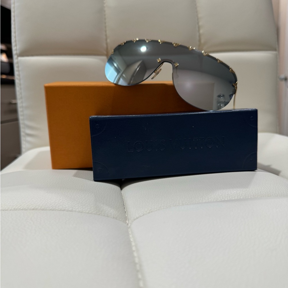 Louis Vuitton Silver tone/Metallic Mirrored Shield Sunglasses